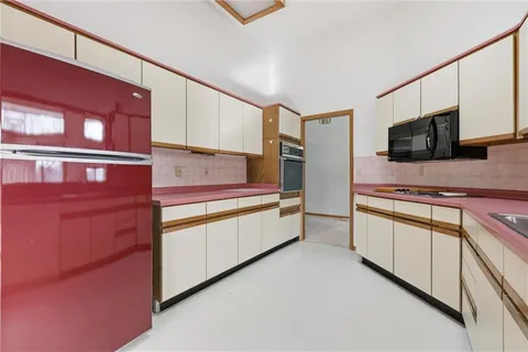 $385,000 | 15801 Dearborn Street, Overland Park, KS 66223