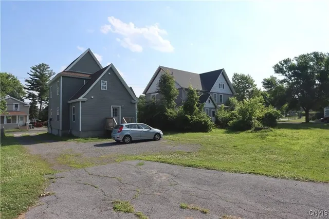 $1,025 | 222 Upstairs Academy Street, Watertown, NY 13601