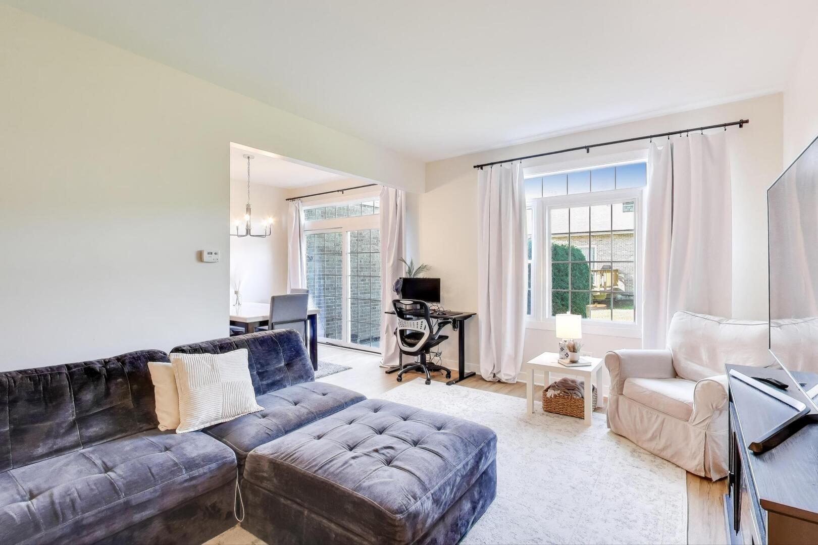 10521 Thornham Lane, Unit 10521 Mokena, IL 60448 - Photo 4 of 21 a living room with furniture and a large window