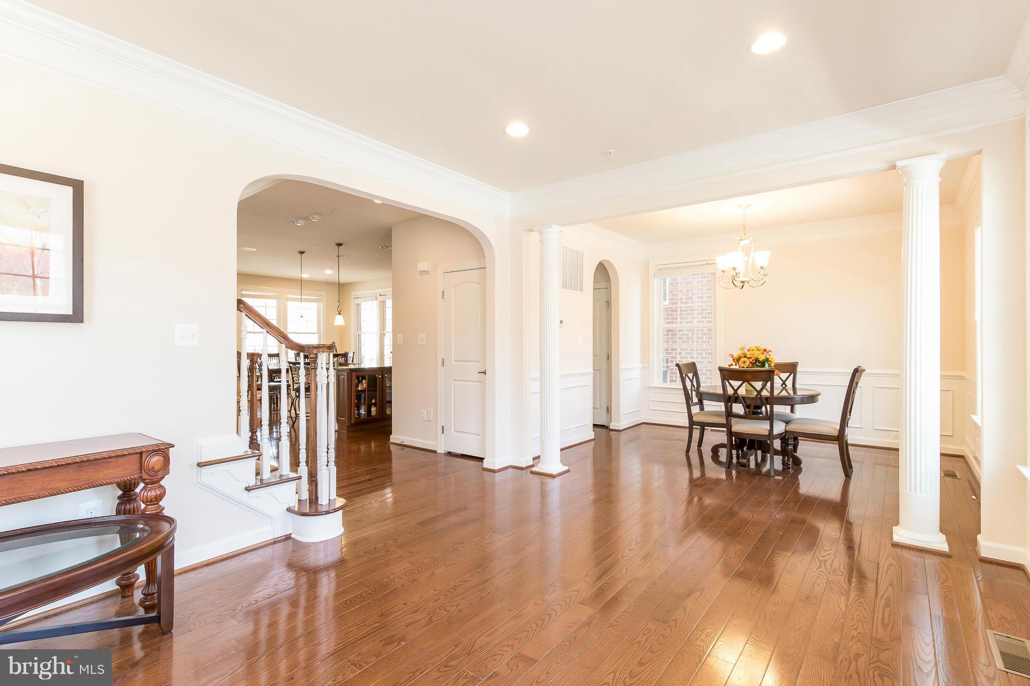 513 Watkins Mill Road Gaithersburg, MD 20878 - Photo 5 of 23 Living Room