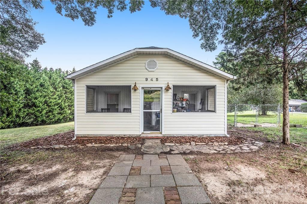 945 Cold Springs Road Concord, NC 28025 - Photo 1 of 31 Gallery Image 1