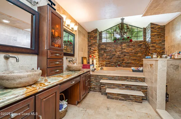 $750,000 | 562 Lake Ashley Circle, Melbourne, FL 32904