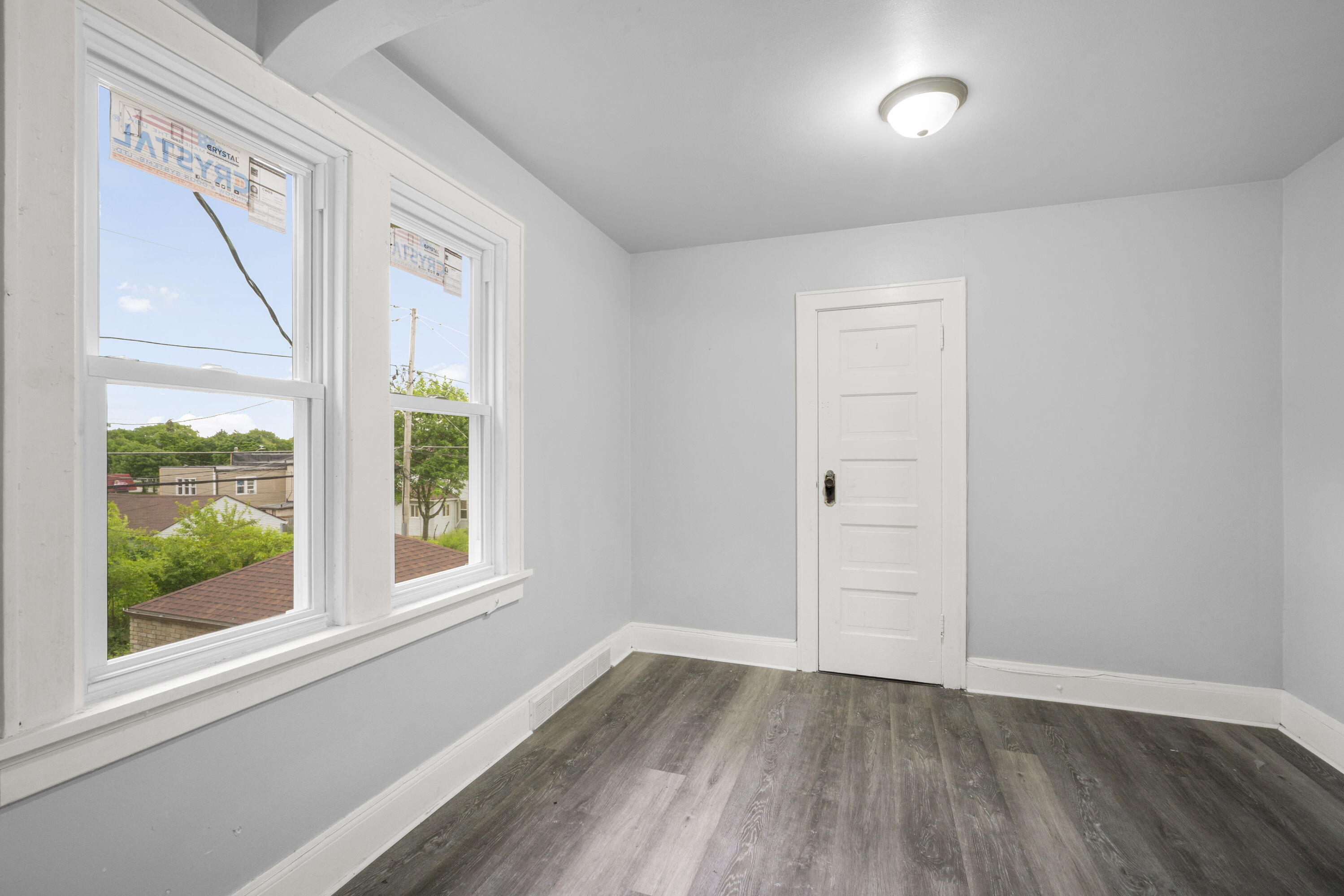 5622 North 36th Street Milwaukee, WI 53209 - Photo 19 of 21 19_imgDSC00073