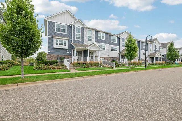 $305,000 | 7550 Woods Edge Boulevard, Lino Lakes, MN 55014
