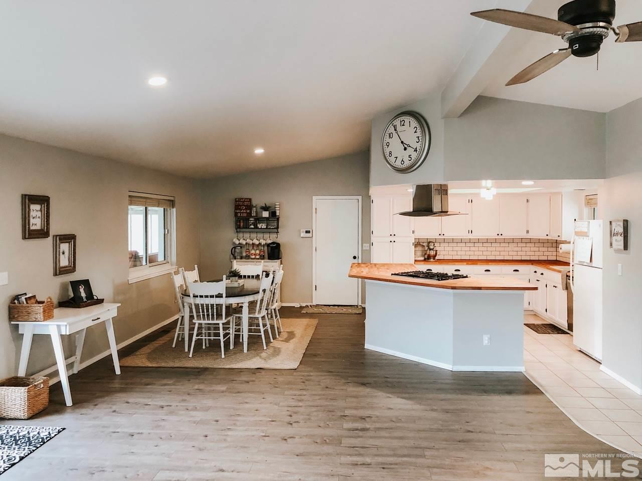 357 Lewis Lane Fallon, NV 89406 - Photo 12 of 22 a kitchen with a table and chairs in it