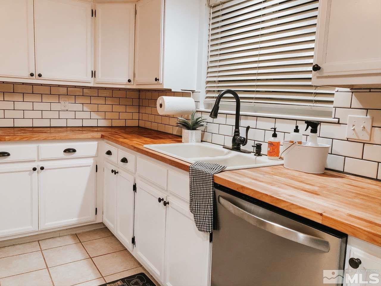 357 Lewis Lane Fallon, NV 89406 - Photo 13 of 22 a kitchen with stainless steel appliances a sink and cabinets