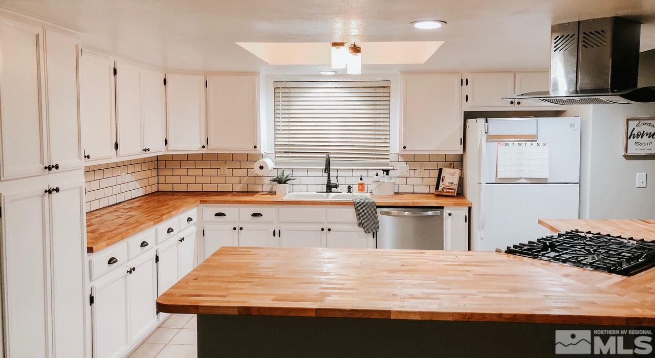 357 Lewis Lane Fallon, NV 89406 - Photo 14 of 22 a kitchen with granite countertop a sink stove and refrigerator