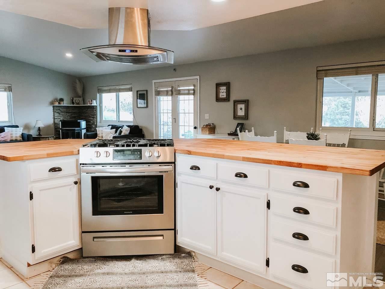 357 Lewis Lane Fallon, NV 89406 - Photo 7 of 22 a kitchen with a stove a sink and a refrigerator