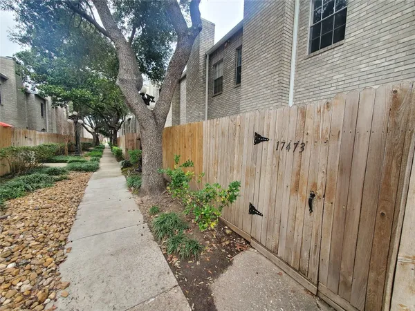$1,595 | 17473 Red Oak Drive, Unit 7473, Houston, TX 77090