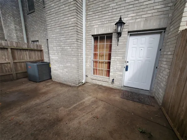 $1,595 | 17473 Red Oak Drive, Unit 7473, Houston, TX 77090
