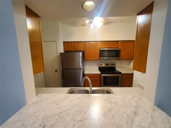 $1,595 | 17473 Red Oak Drive, Unit 7473, Houston, TX 77090