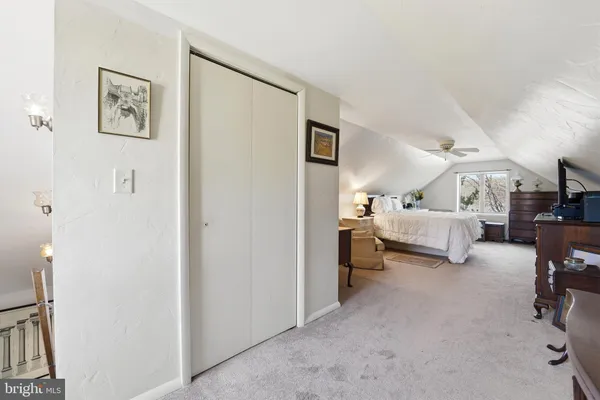 a en suite bathroom with a bed mirror and a walk in closet