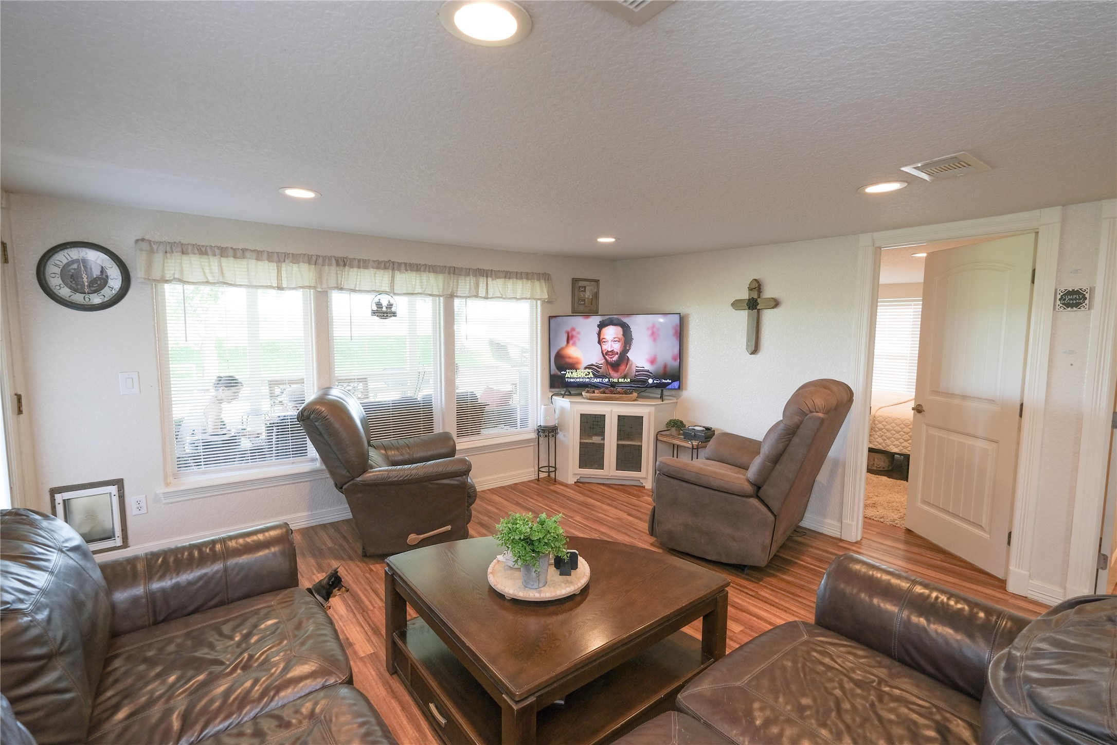 29523 County Road 25 Damon, TX 77430 - Photo 10 of 42 Family Room View 1