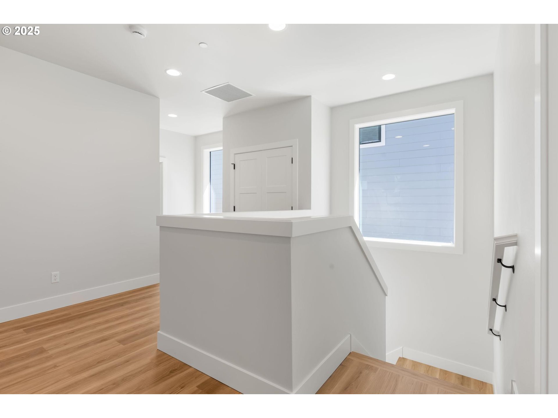 7733 Southwest 42nd Avenue Portland, OR 97219 - Photo 17 of 44 Hallway