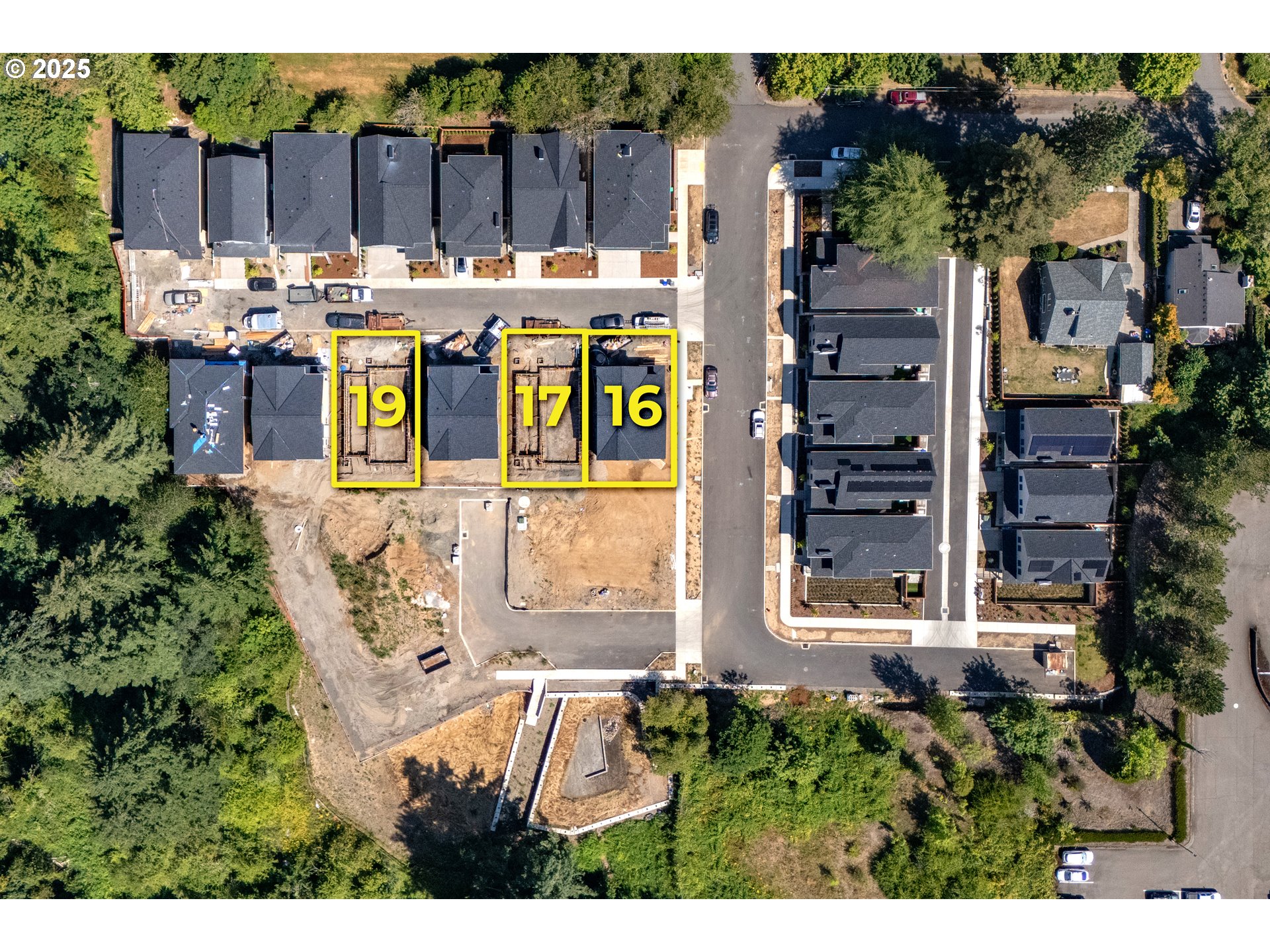 7733 Southwest 42nd Avenue Portland, OR 97219 - Photo 2 of 44