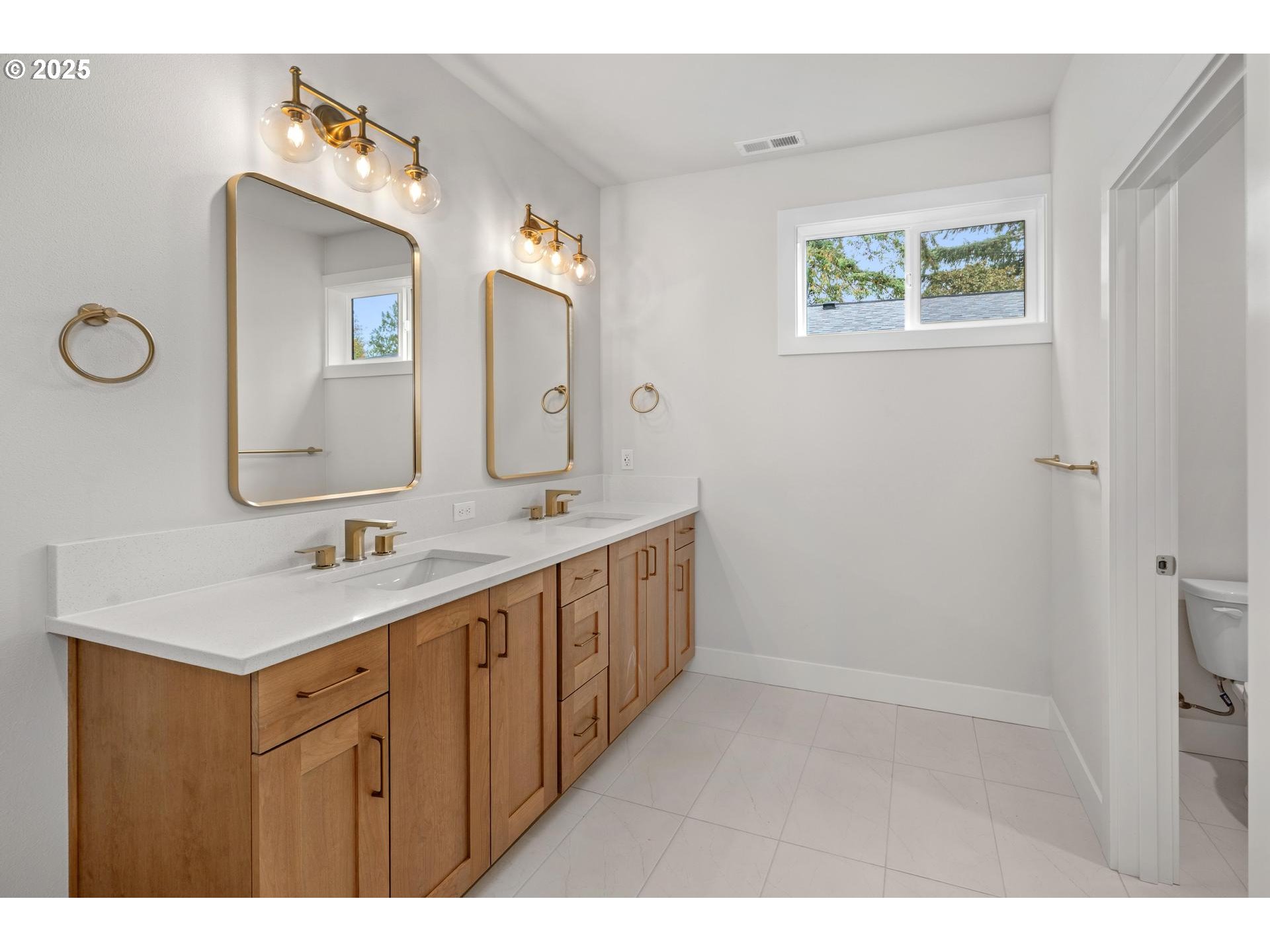 7733 Southwest 42nd Avenue Portland, OR 97219 - Photo 21 of 44 Bathroom