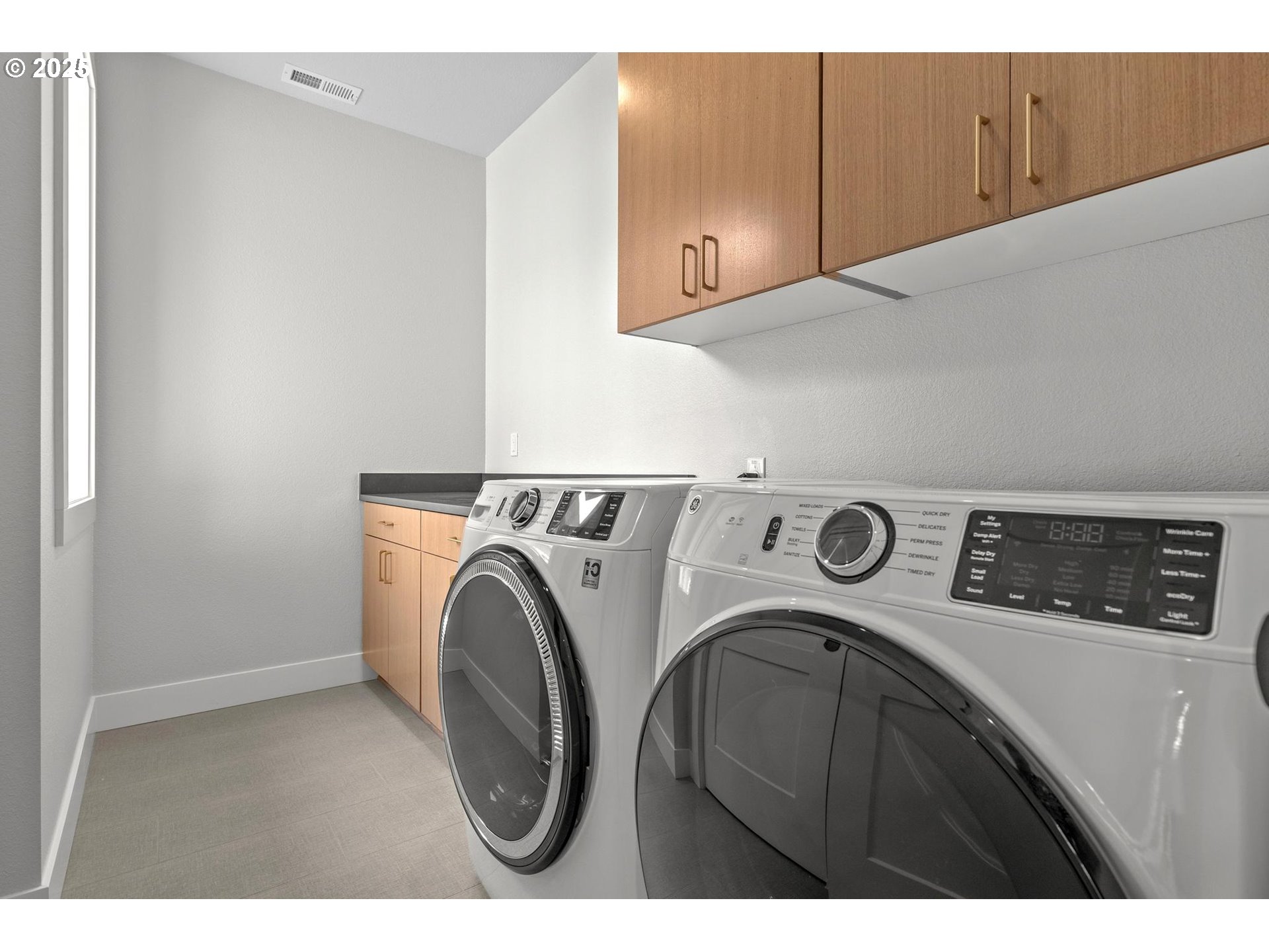 7733 Southwest 42nd Avenue Portland, OR 97219 - Photo 32 of 44 Laundry