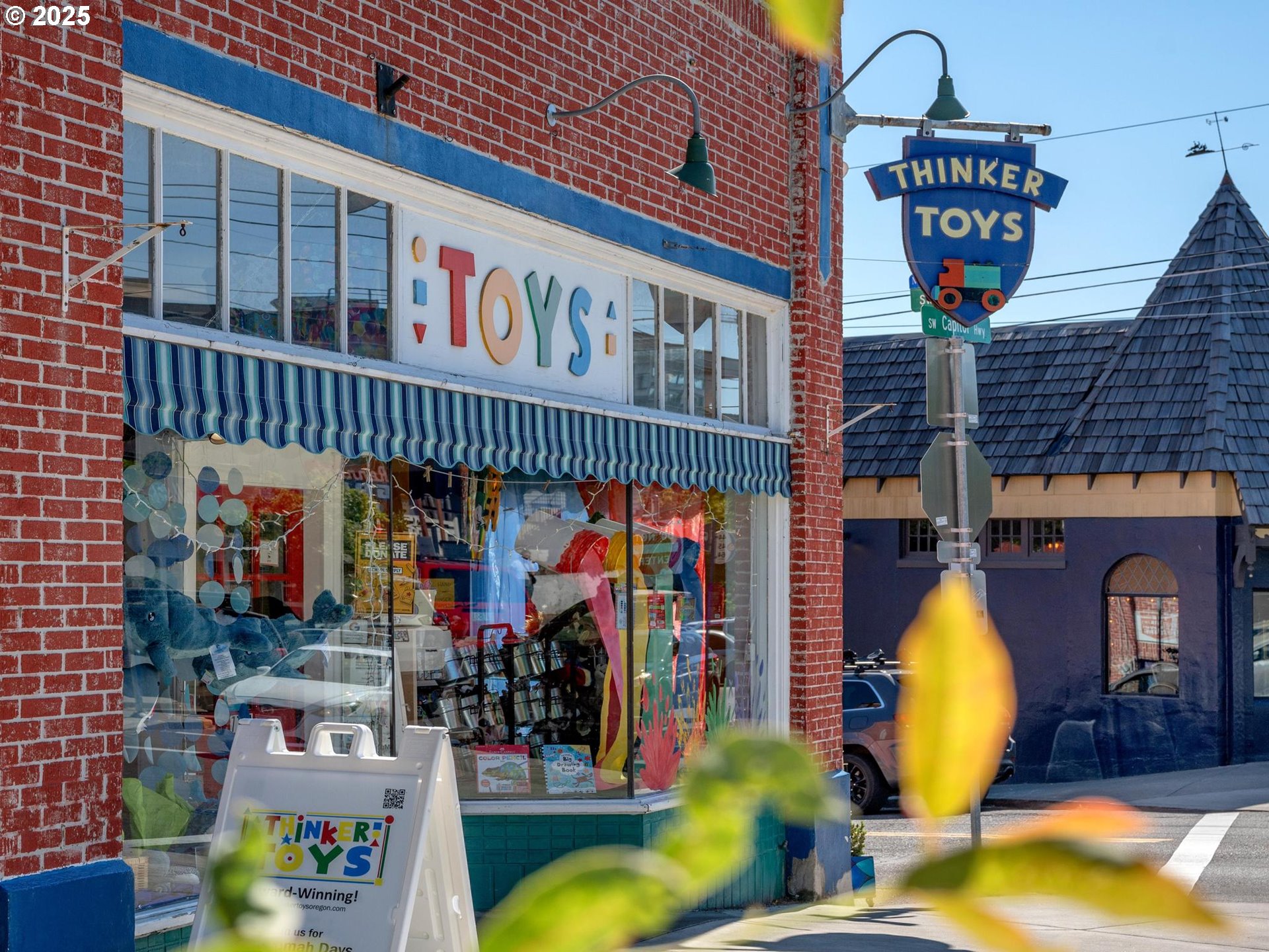 7733 Southwest 42nd Avenue Portland, OR 97219 - Photo 33 of 44