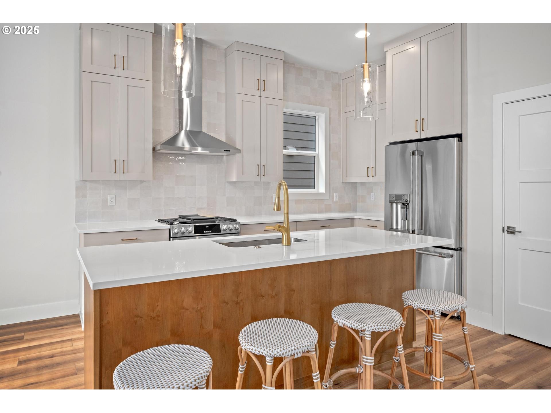 7733 Southwest 42nd Avenue Portland, OR 97219 - Photo 4 of 44