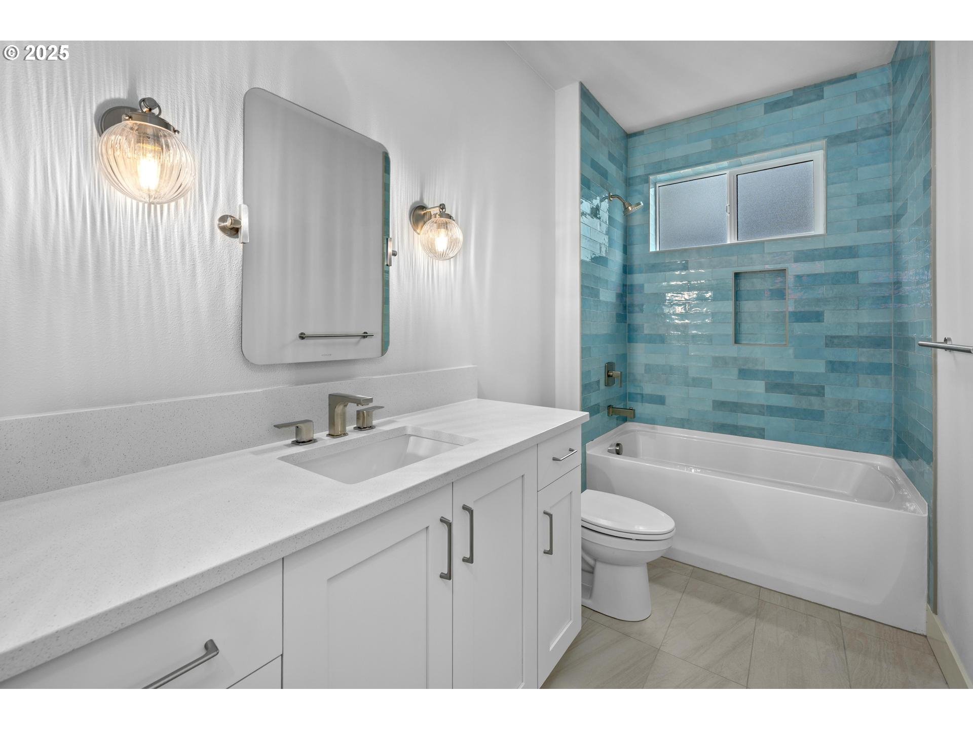 7733 Southwest 42nd Avenue Portland, OR 97219 - Photo 42 of 44 Bathroom