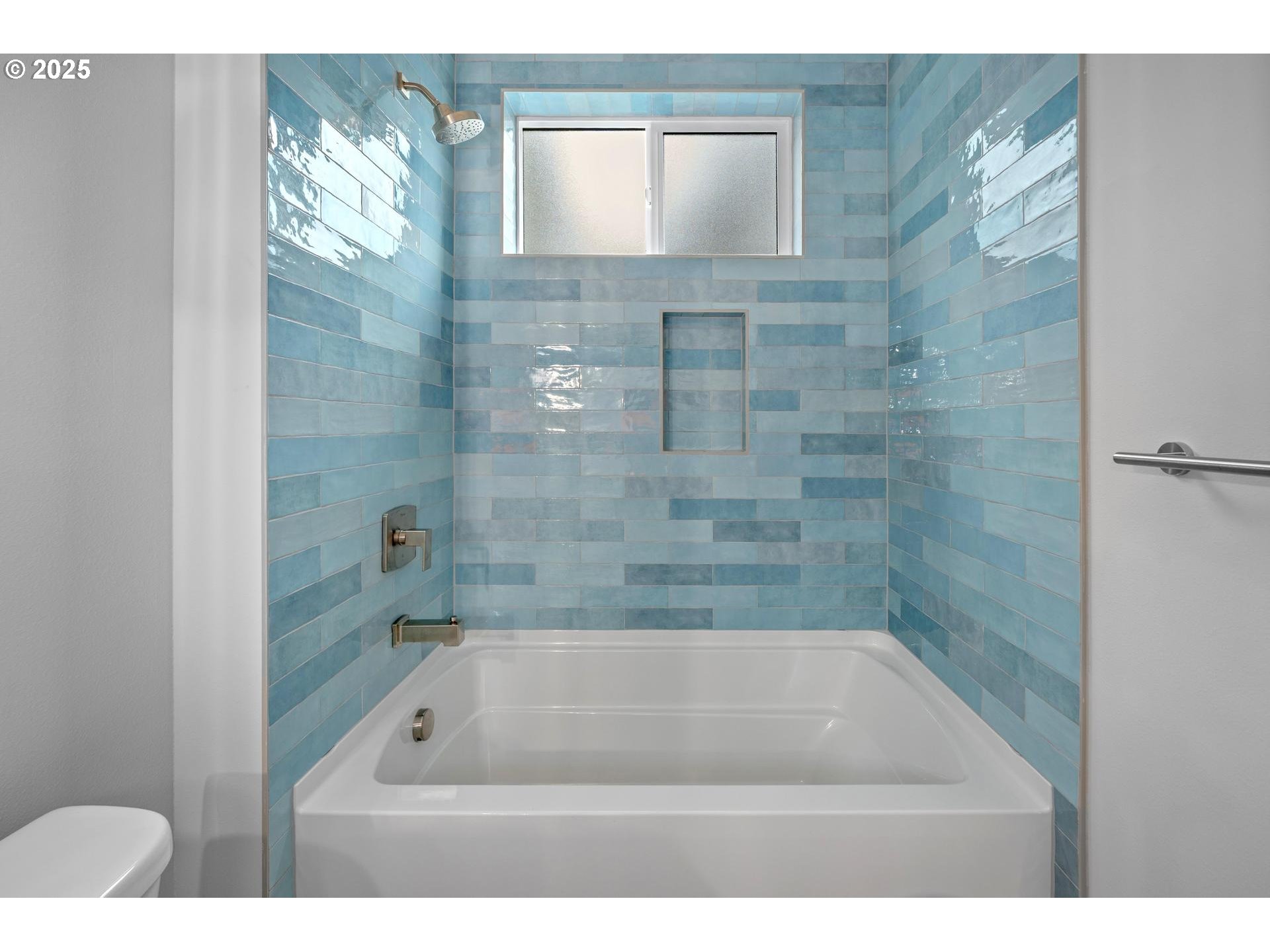 7733 Southwest 42nd Avenue Portland, OR 97219 - Photo 43 of 44 Bathroom