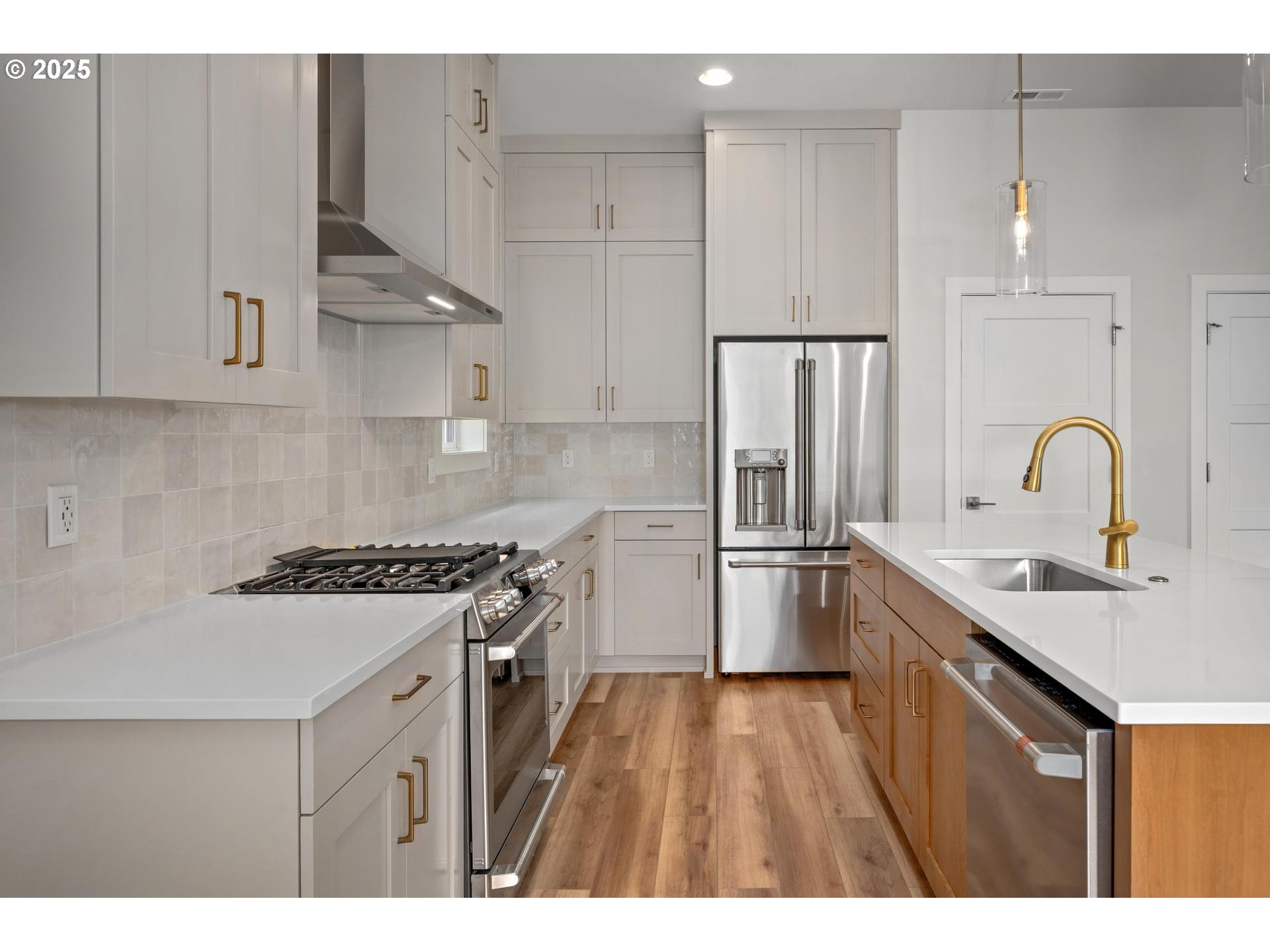 7733 Southwest 42nd Avenue Portland, OR 97219 - Photo 9 of 44