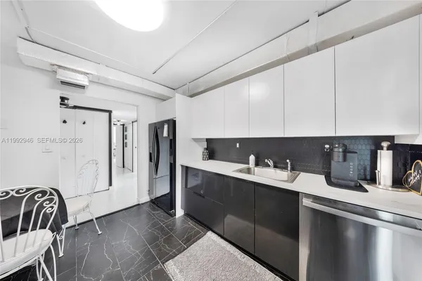 $2,800 | 800 Parkview Drive, Unit 230, Hallandale Beach, FL 33009