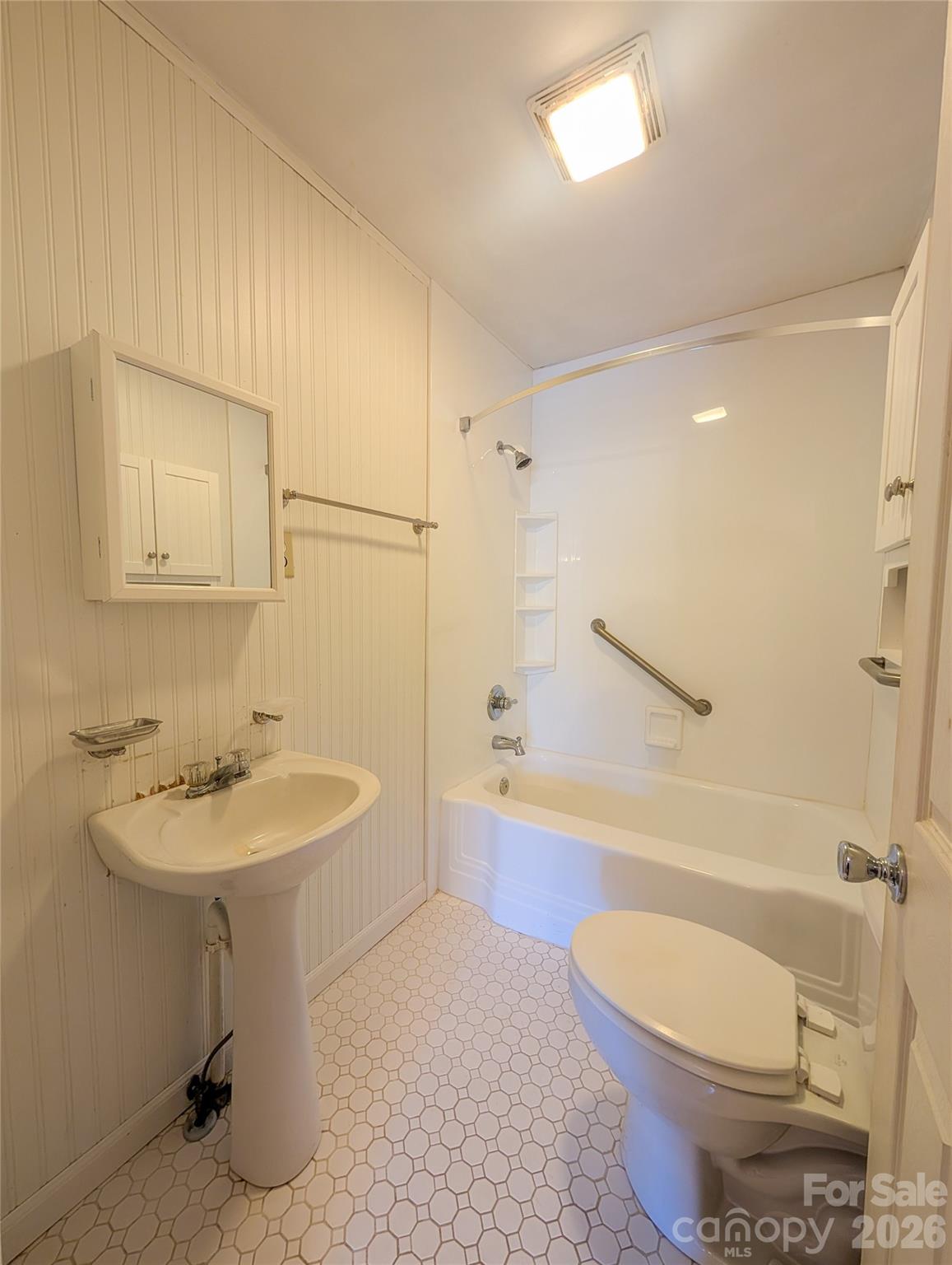 97 Tom Sparks Road Spruce Pine, NC 28777 - Photo 22 of 35 a bathroom with a sink a toilet and a bathtub