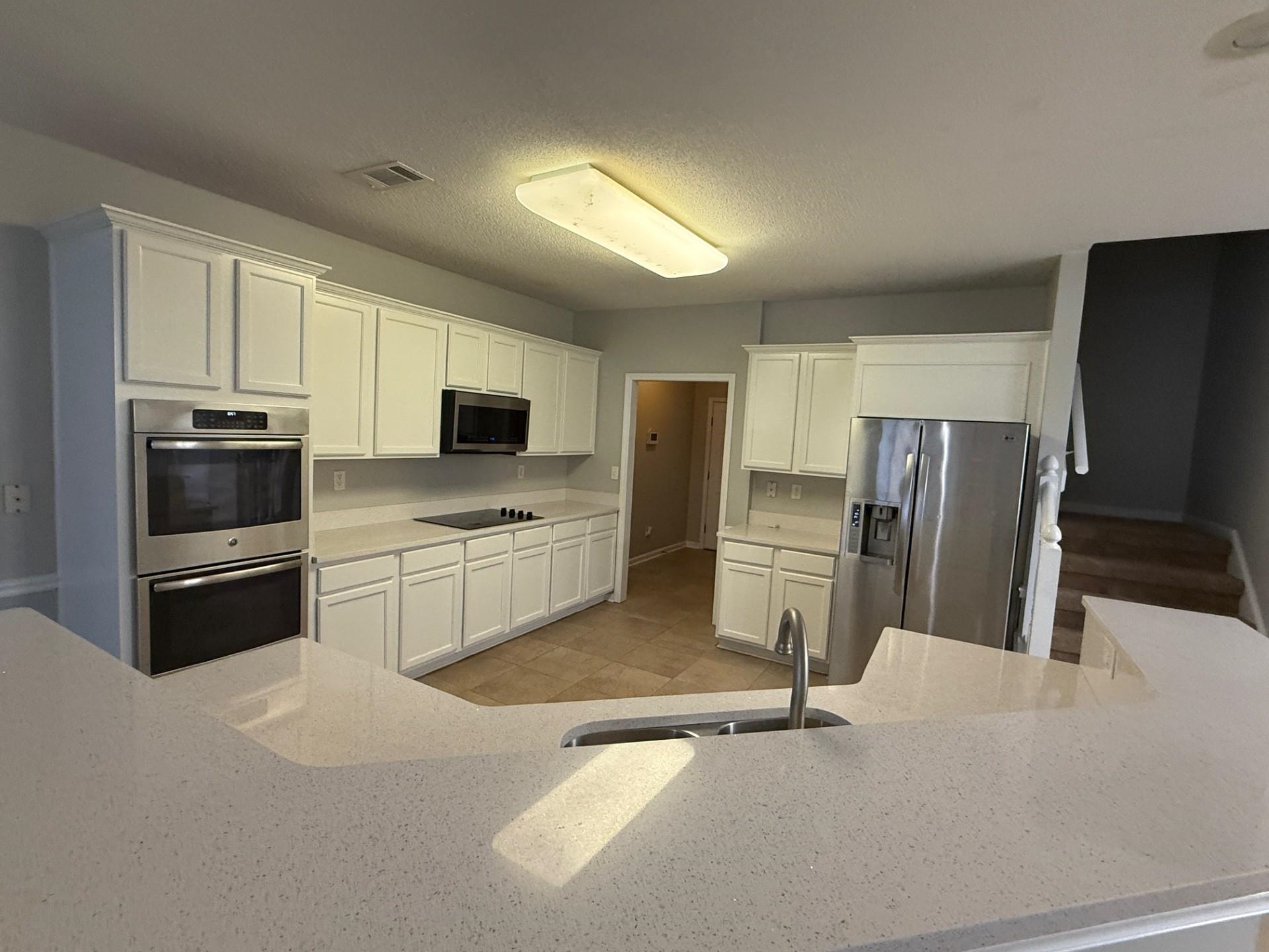 370 Lida Lane Memphis, TN 38018 - Photo 6 of 24 a kitchen with stainless steel appliances a refrigerator stove microwave and sink