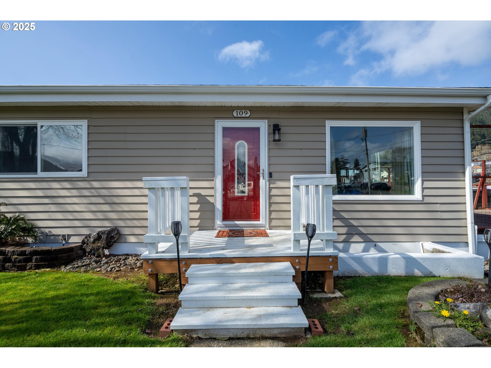 109 4th Street Garibaldi, OR 97118 - Photo 4 of 48 a front view of a house with garden