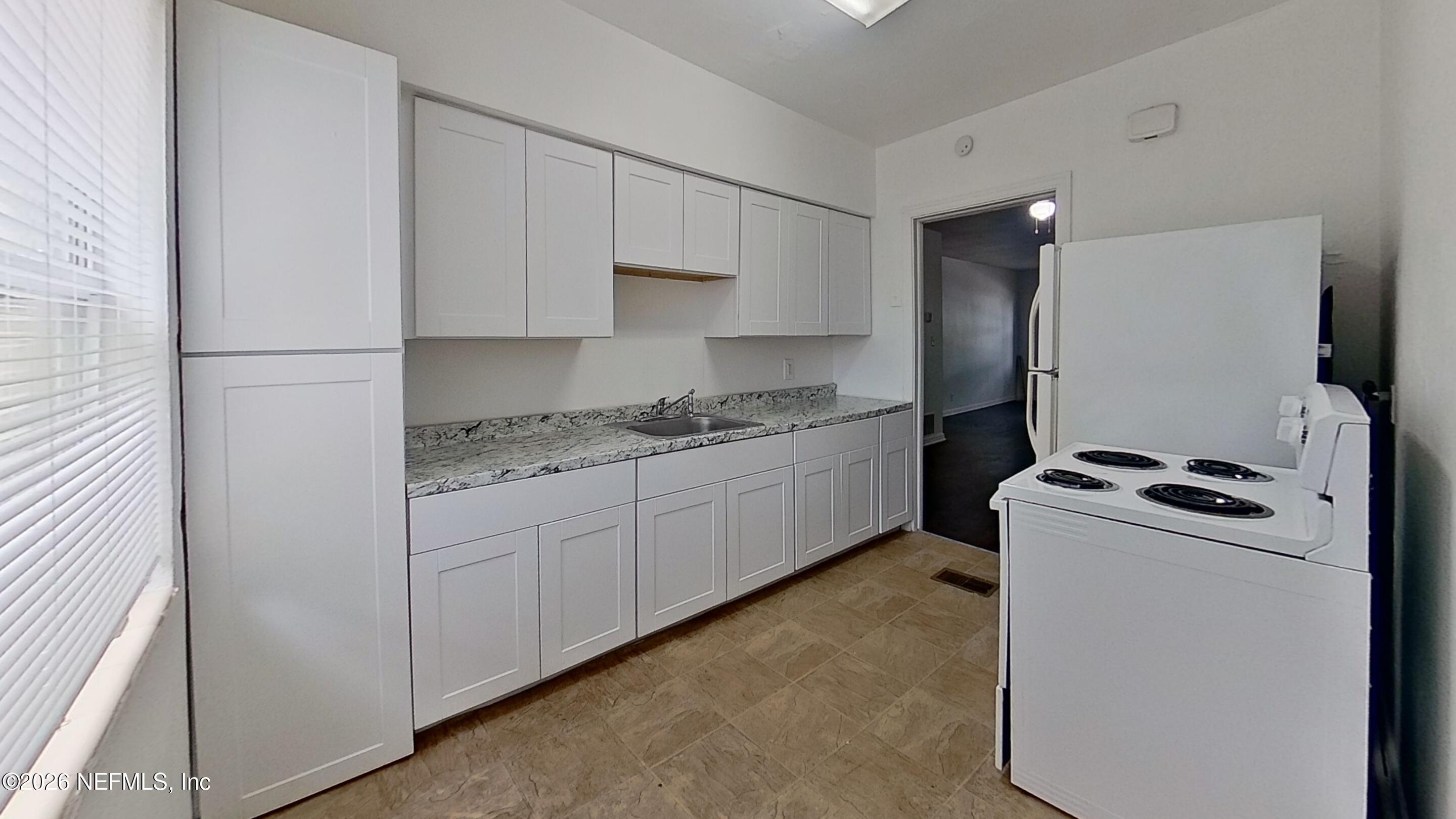 1464 Holmesdale Road, Unit 2 Jacksonville, FL 32207 - Photo 7 of 13 Kitchen (4)