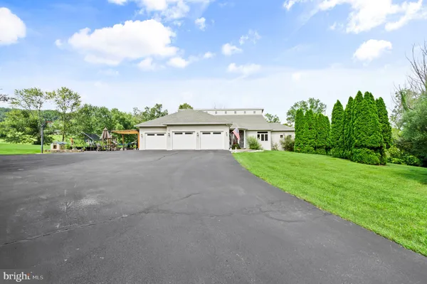 $899,900 | 213 Cross Road, Gilbertsville, PA 19525