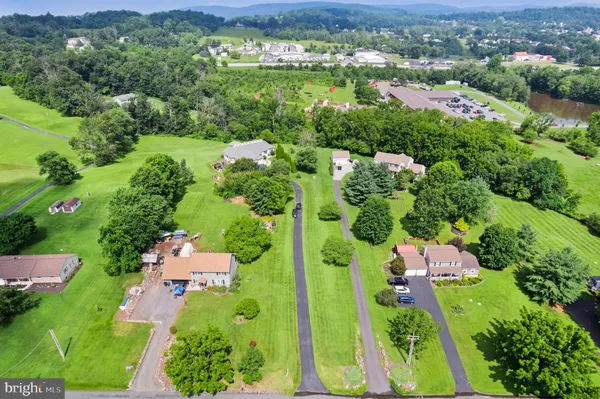 $899,900 | 213 Cross Road, Gilbertsville, PA 19525