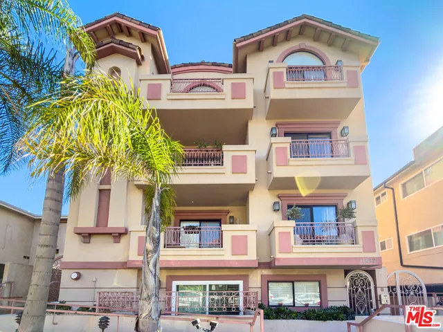 $5,995 | 11692 Darlington Avenue, Unit 302, Los Angeles, CA 90049