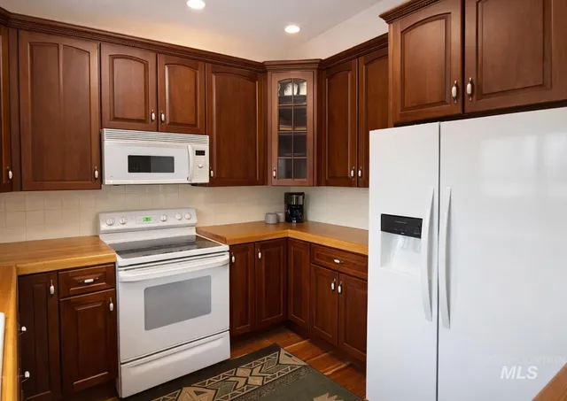 $1,500,000 | 2050 East Medicine Wheel Lane, King Hill, ID 83633