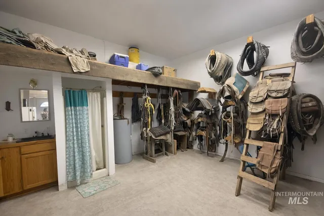 $1,500,000 | 2050 East Medicine Wheel Lane, King Hill, ID 83633