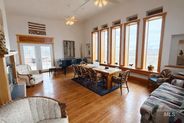 $1,500,000 | 2050 East Medicine Wheel Lane, King Hill, ID 83633