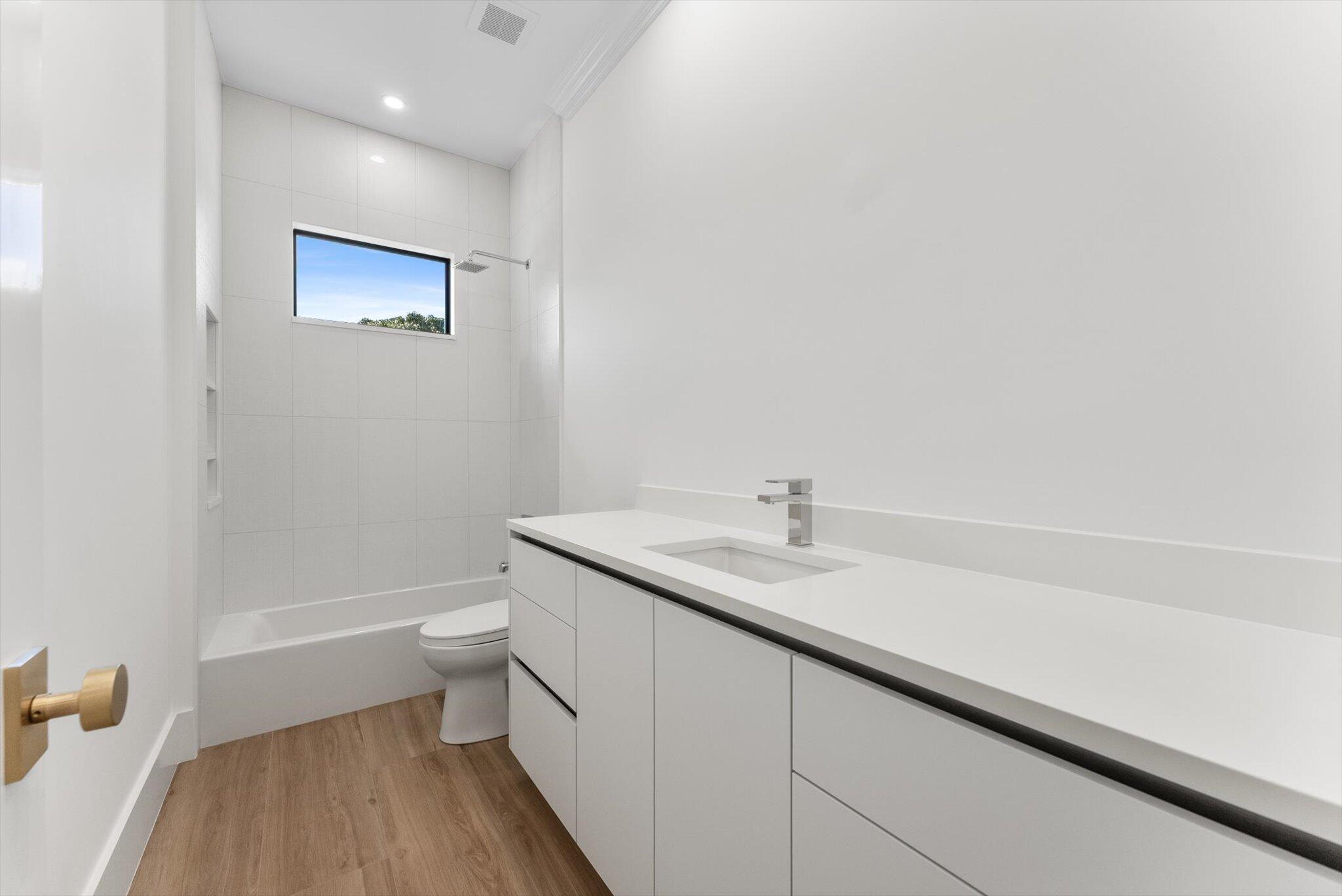 715 Mission Hill Road Boynton Beach, FL 33435 - Photo 30 of 52 Bathroom 2