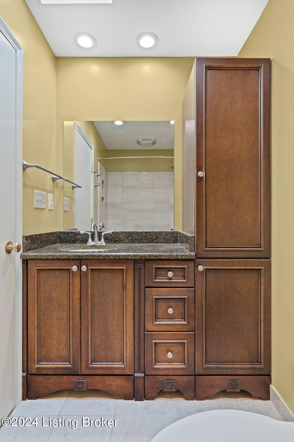7009 Chippenham Road Louisville, KY 40222 - Photo 29 of 44 Custom Vanity w/ marble floors & tub surround and new skylight!