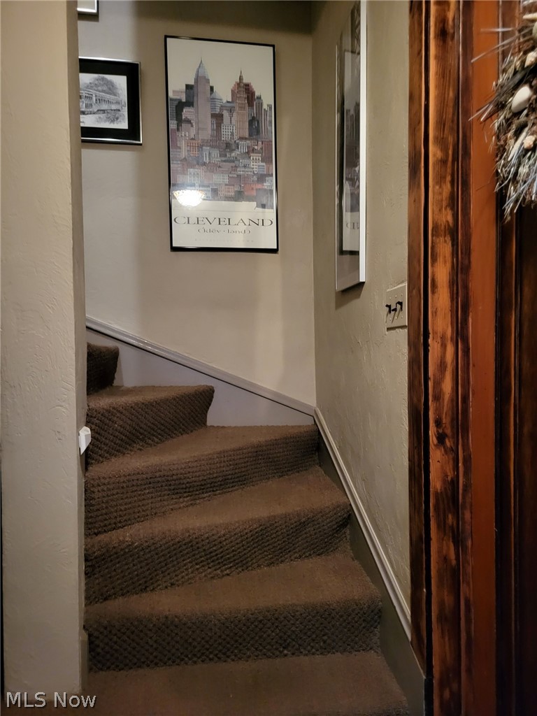 3646 Lynnfield Road Shaker Heights, OH 44122 - Photo 17 of 26 Side Hallway