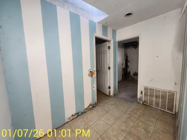 $100,000 | 230 Kansas Street, Bacliff, TX 77518