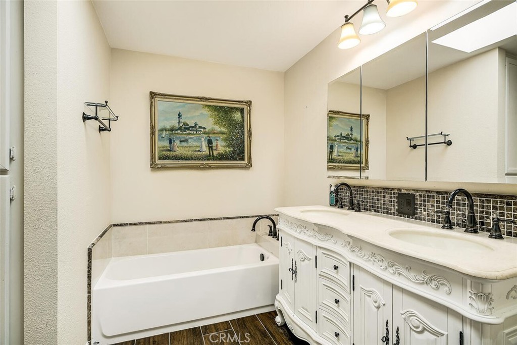 1718 Tecalote Drive, Unit 9 Fallbrook, CA 92028 - Photo 16 of 23 Primary Bathroom