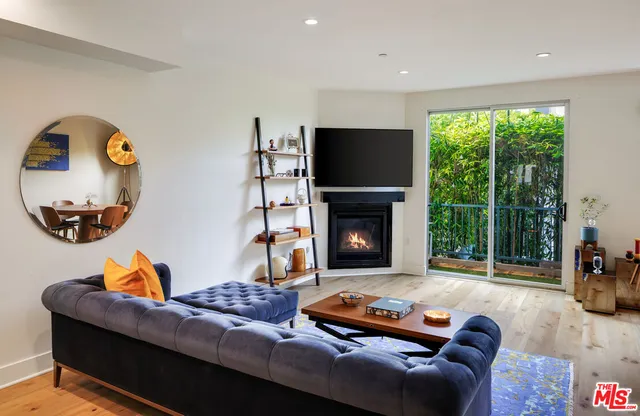 $950,000 | 108 South Croft Avenue, Unit 103, Los Angeles, CA 90048