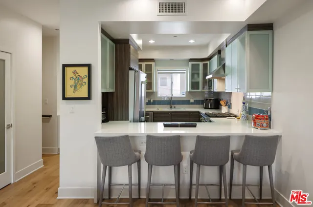 $950,000 | 108 South Croft Avenue, Unit 103, Los Angeles, CA 90048