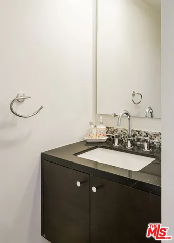 $950,000 | 108 South Croft Avenue, Unit 103, Los Angeles, CA 90048