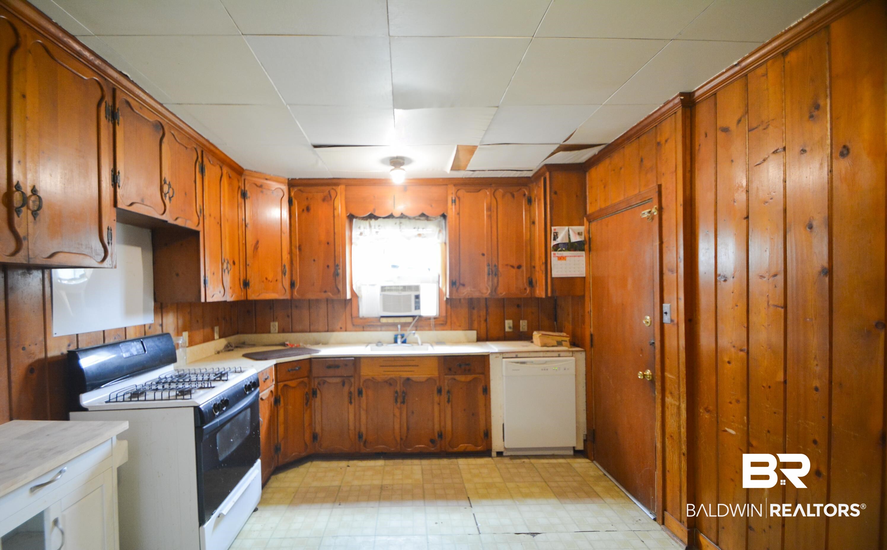 327 7th Street Chickasaw, AL 36611 - Photo 5 of 15 Downstairs Kitchen