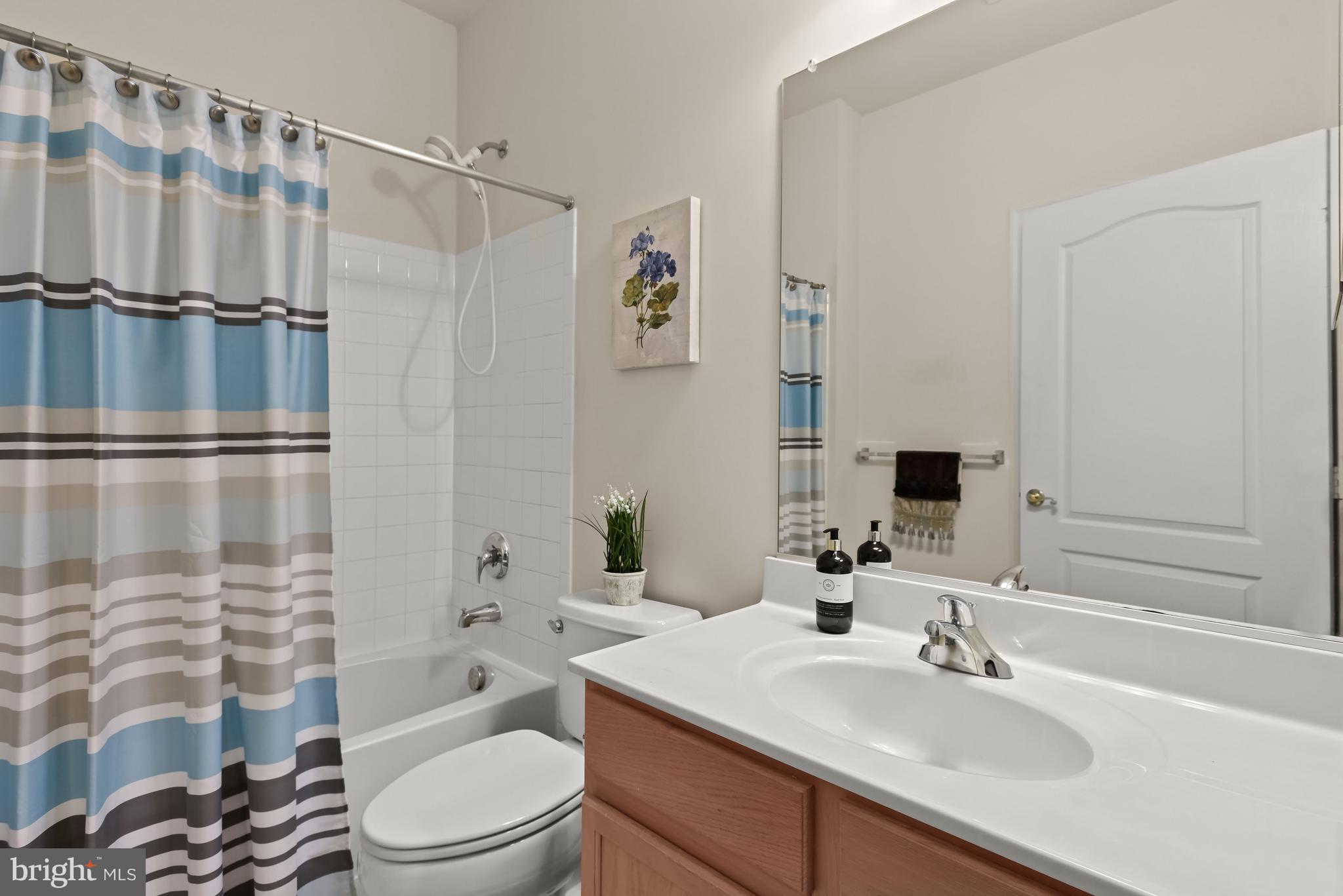 7221 Ivy Bank Road Laurel, MD 20707 - Photo 17 of 43 2nd Full Bath on Main Level