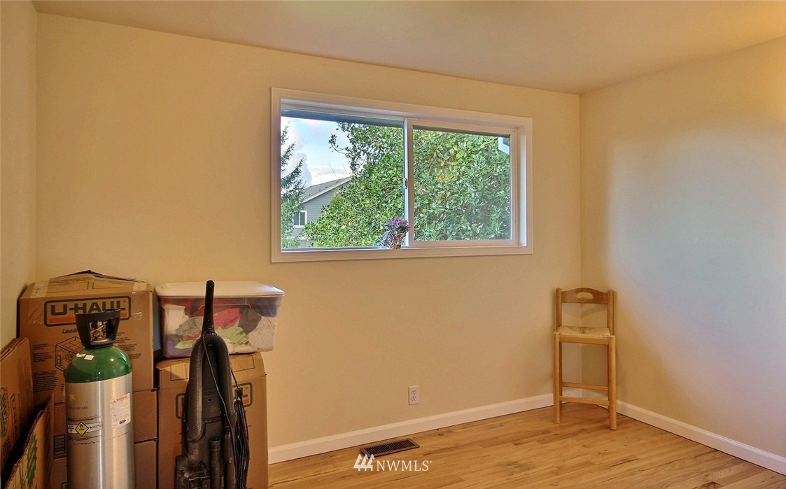 563 Orcas Avenue Northeast Renton, WA 98059 - Photo 11 of 25 Gallery Image 11