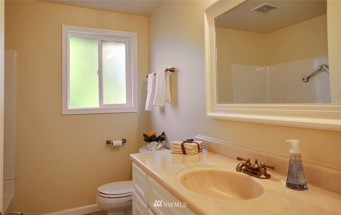 563 Orcas Avenue Northeast Renton, WA 98059 - Photo 12 of 25 Gallery Image 12