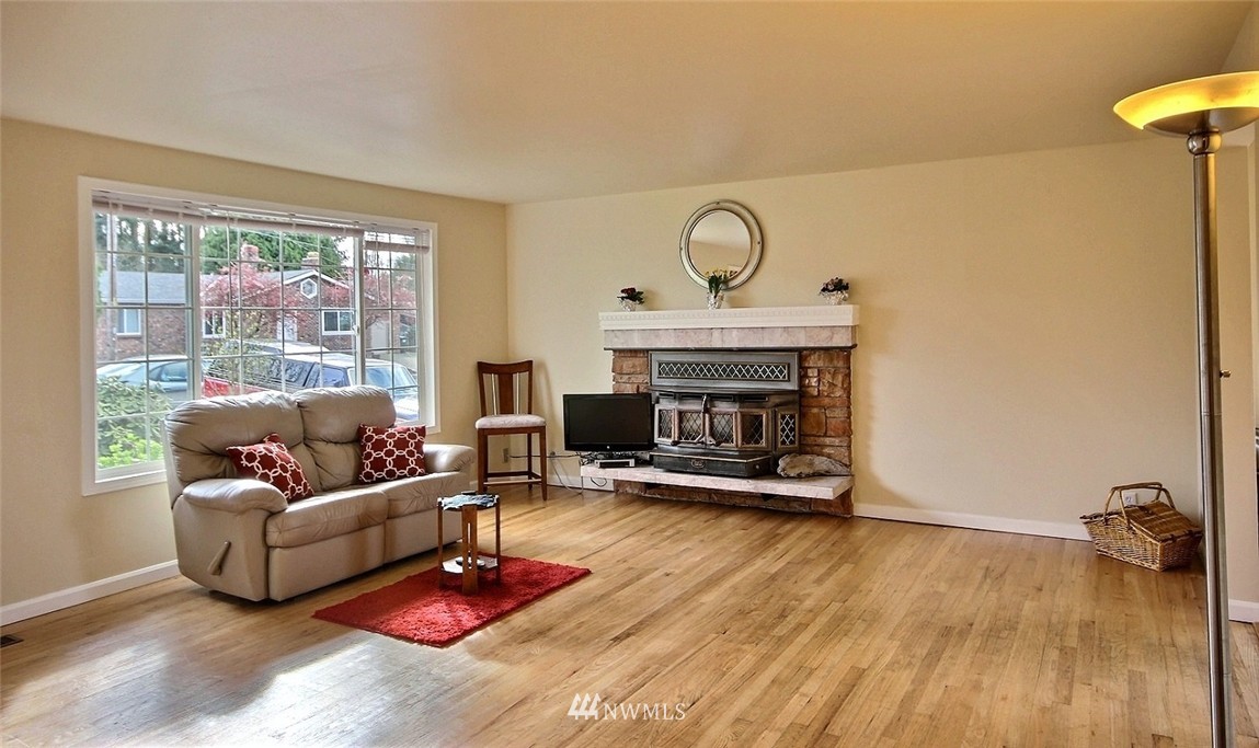 563 Orcas Avenue Northeast Renton, WA 98059 - Photo 5 of 25 Gallery Image 5
